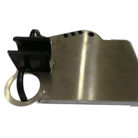 Porte-carte inox vu de profil avec clip de fixation et porte-balle